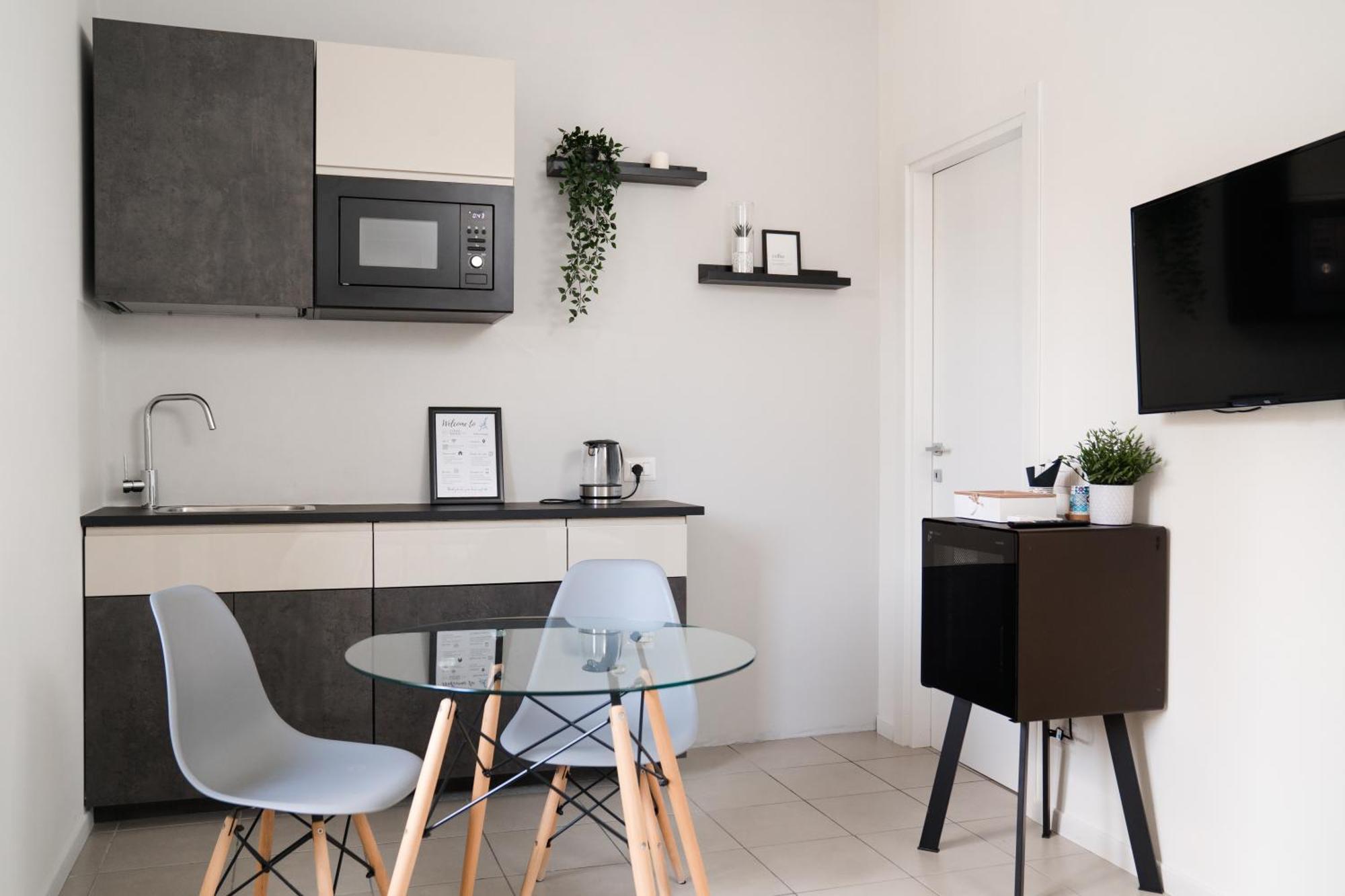 Rooms&apartments T.10 * Como