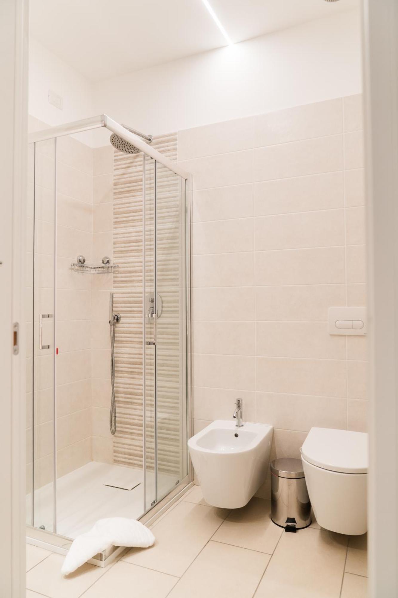 Rooms&apartments T.10 * Como