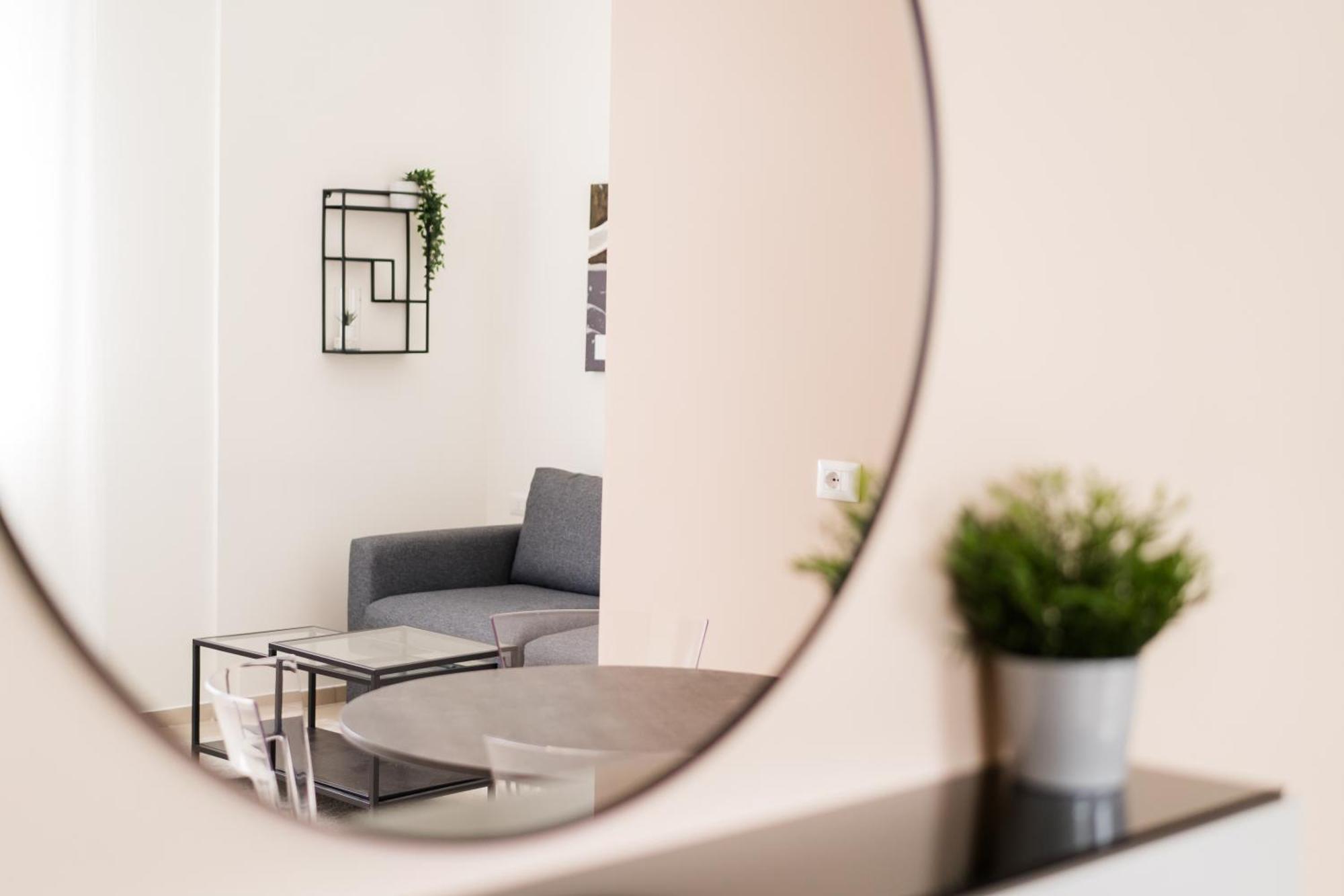 Rooms&apartments T.10 *